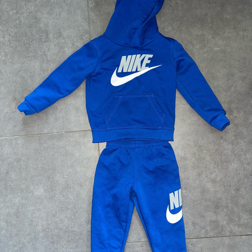Nike Sweatsuit Set